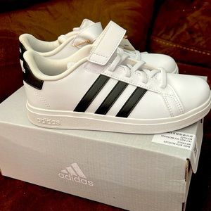 Adidas kids grand court 2.0 with Velcro strap. Never worn. Box included.